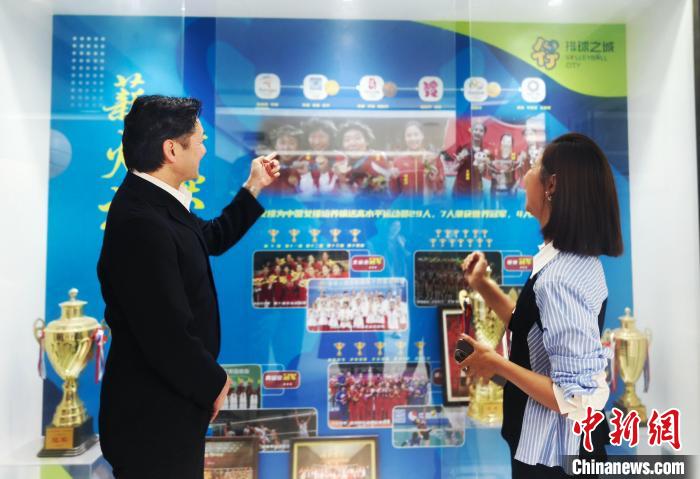 加强国际交流：日本资深排球人加藤阳一抵津担