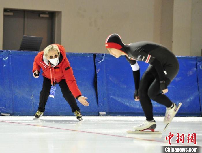 吉林长春中俄冬季青少年运动会现场：俄籍教练