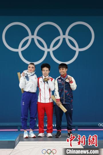 巴黎奥运举重开门红：李发彬卫冕61公斤冠军，侯