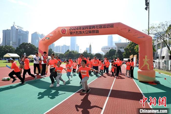 2024广州户外运动节嘉年华盛大开幕 近百头醒狮助