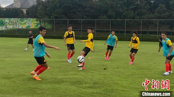 中国男足亚运队杭州集训备战首战迎战印度队