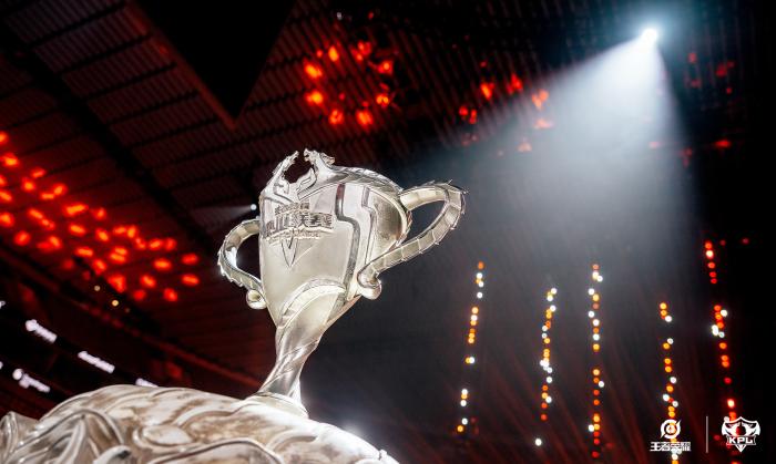 成都AG超玩会勇夺KPL夏季赛冠军 钟意荣膺FMVP