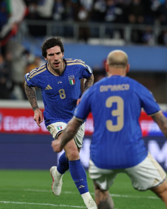 托纳利关键进球引发米兰球迷热议 回归红黑军团