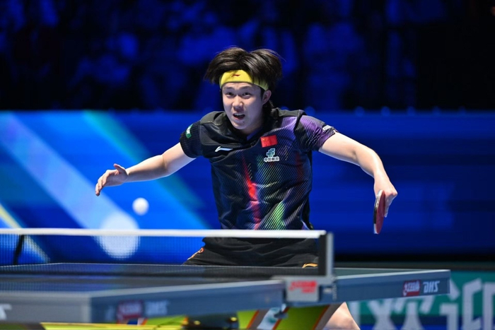 王楚钦逆转晋级八强 赛中对话展现战术博弈