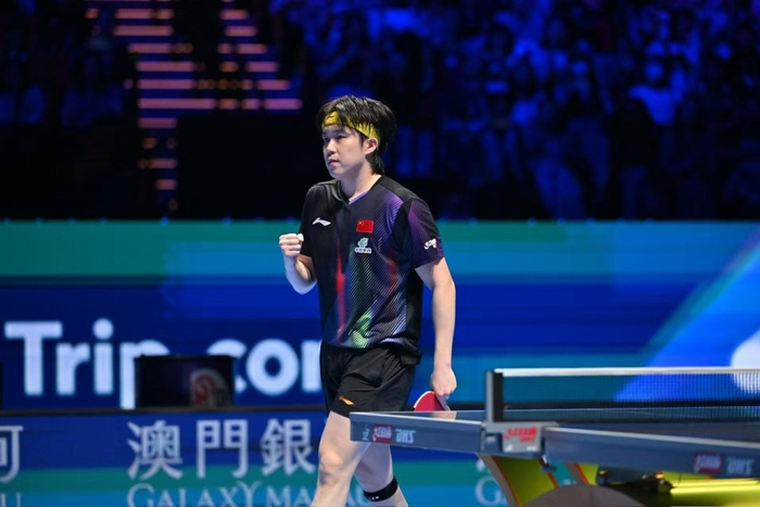 王楚钦逆转晋级八强 赛中对话展现战术博弈